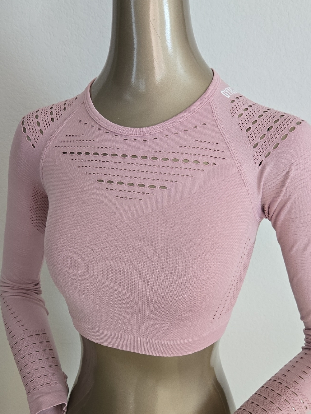 Gymshark Seamless Long-Sleeve Crop Top in Dusty Pink